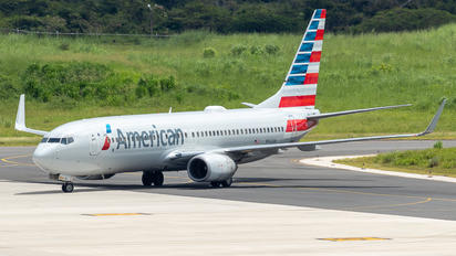 N942AN - American Airlines Boeing 737-800