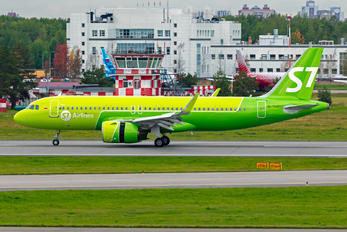 RA-73463 - S7 Airlines Airbus A320 NEO