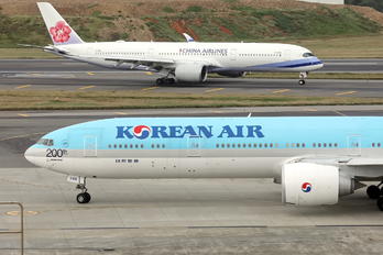 HL8346 - Korean Air Boeing 777-300ER