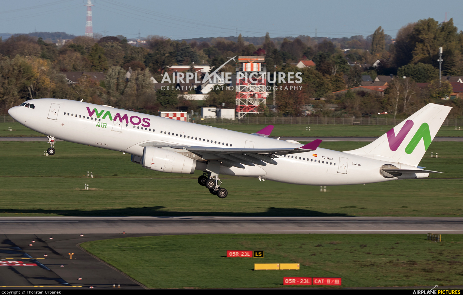 Wamos Air EC-MAJ aircraft at Düsseldorf