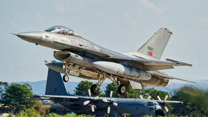 15112 - Portugal - Air Force General Dynamics F-16A Fighting Falcon