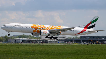A6-ECU - Emirates Airlines Boeing 777-300ER