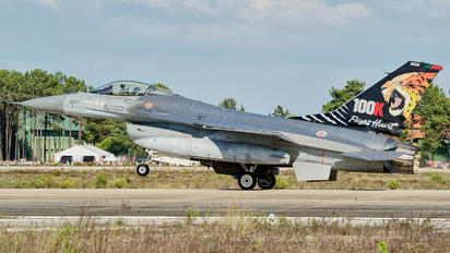 15101 - Portugal - Air Force General Dynamics F-16A Fighting Falcon