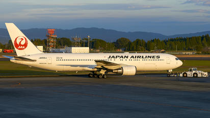 JA602J - JAL - Japan Airlines Boeing 767-300