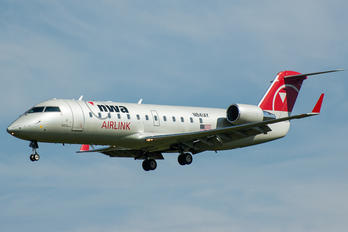 N841AY - Northwest Airlines Bombardier Challenger 600