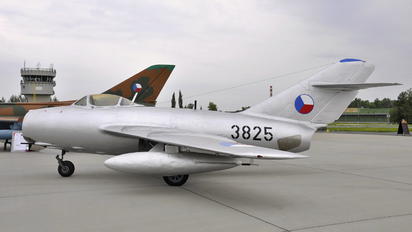 3825 - Czechoslovak - Air Force Mikoyan-Gurevich MiG-15bis