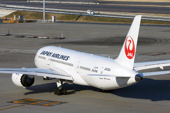 JA829J - JAL - Japan Airlines Boeing 787-8 Dreamliner
