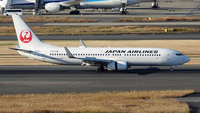 JA322J - JAL - Japan Airlines Boeing 737-800