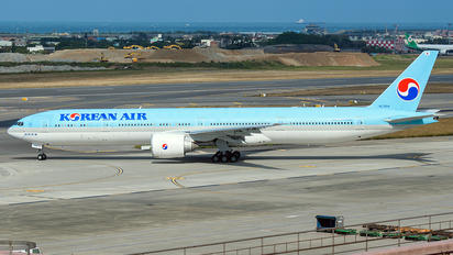 HL7204 - Korean Air Boeing 777-300ER