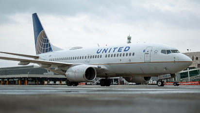 N14735 - United Airlines Boeing 737-700
