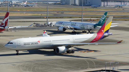 HL7746 - Asiana Airlines Airbus A330-300
