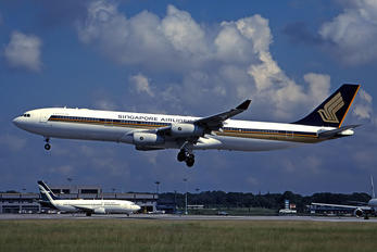 9V-SJA - Singapore Airlines Airbus A340-300