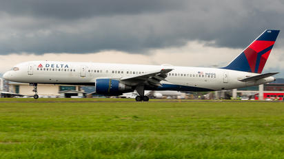 N683DA - Delta Air Lines Boeing 757-200