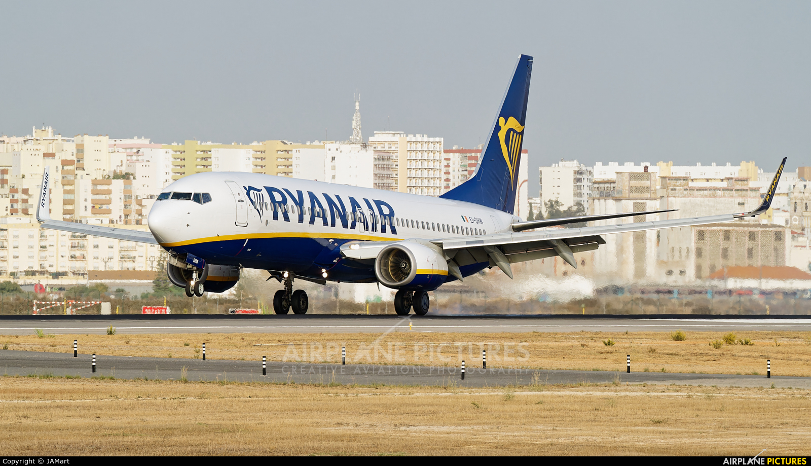 Ryanair EI-DHW aircraft at Faro