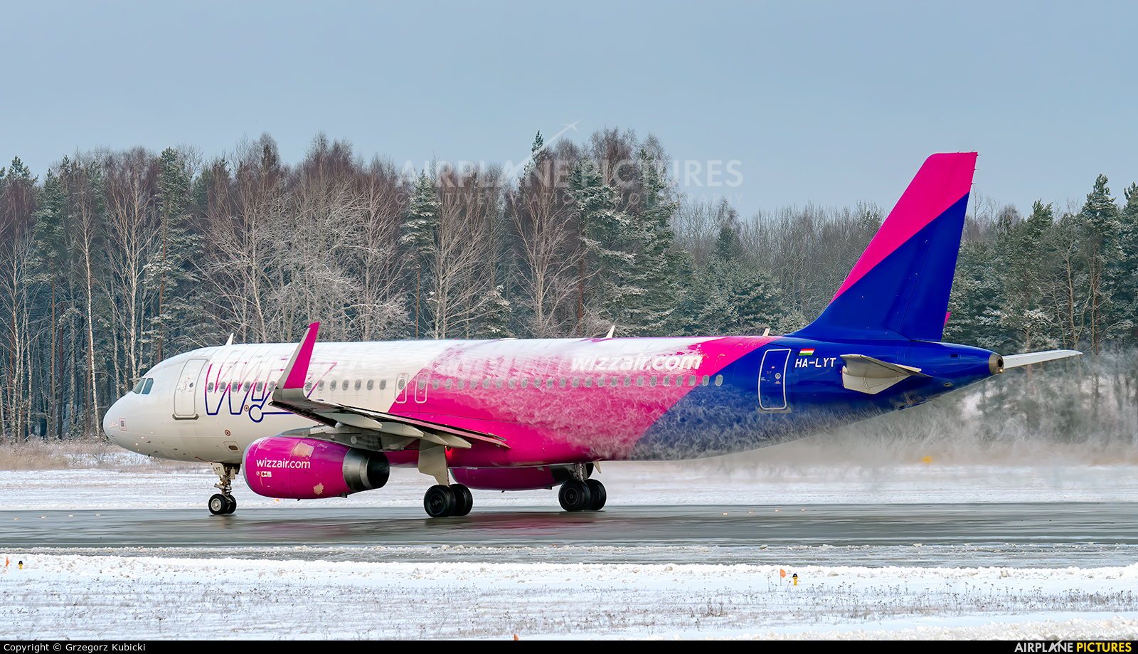 Wizz Air HA-LYT aircraft at Katowice - Pyrzowice