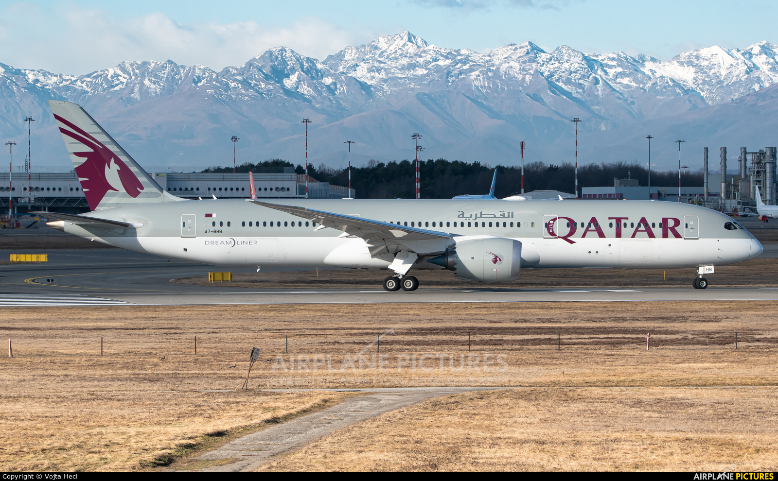 Qatar Airways A7-BHB aircraft at Milan - Malpensa