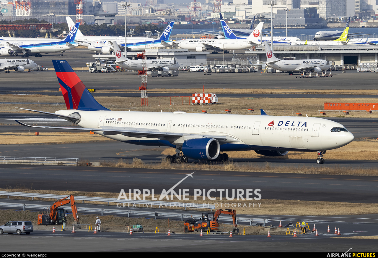 Delta Air Lines N404DX aircraft at Tokyo - Haneda Intl
