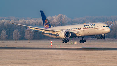 N26960 - United Airlines Boeing 787-9 Dreamliner