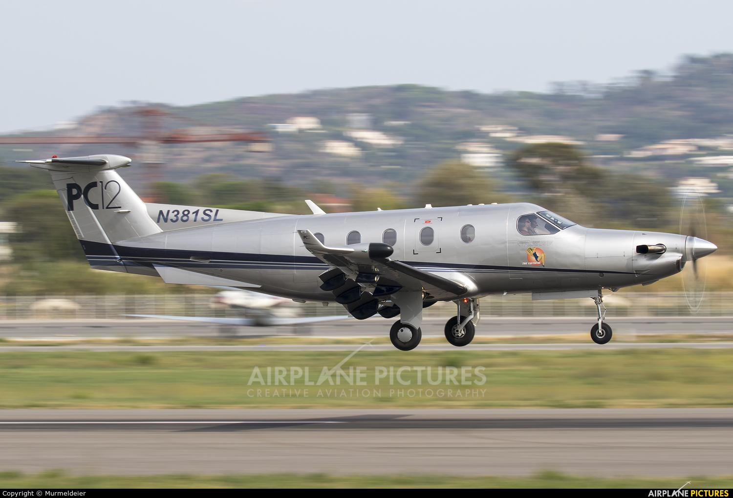 Private N381SL aircraft at Cannes - Mandelieu