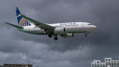 N27722 - United Airlines Boeing 737-700