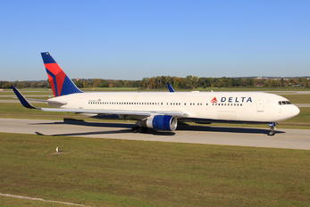 N184DN - Delta Air Lines Boeing 767-300ER