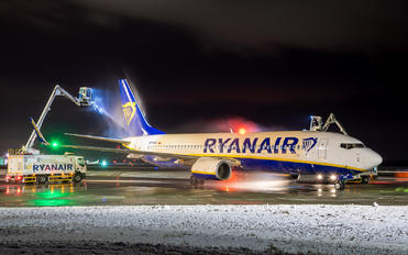 SP-RSC - Ryanair Sun Boeing 737-8AS