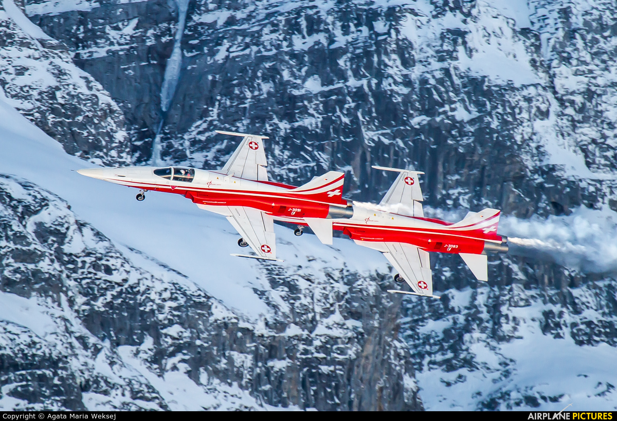 Switzerland - Air Force: Patrouille Suisse J-3091 aircraft at Lauberhorn
