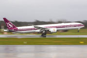 Qatar Airways painted one of its 777s in retro special colours title=
