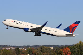 N184DN - Delta Air Lines Boeing 767-300ER