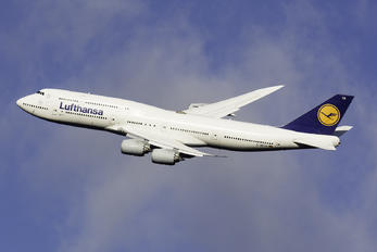 D-ABYM - Lufthansa Boeing 747-8