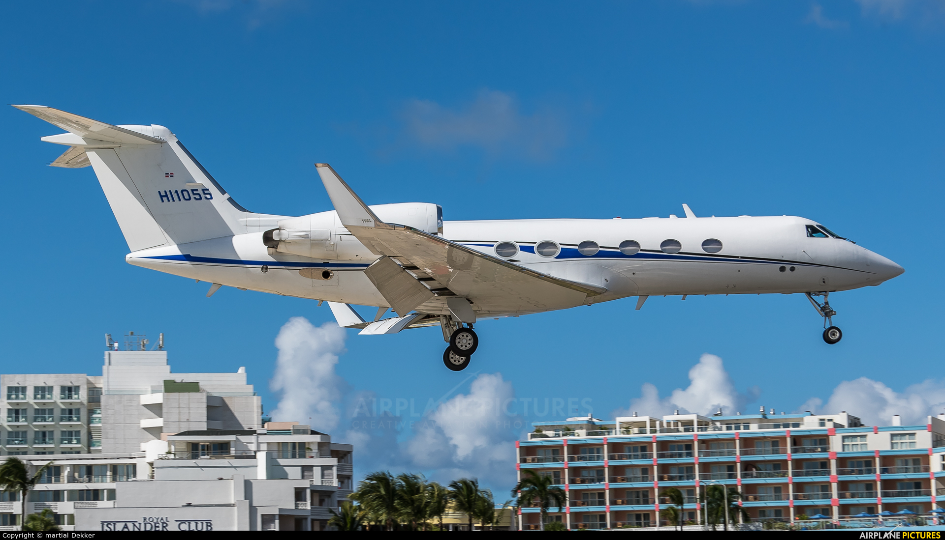 Private HI1055 aircraft at Sint Maarten - Princess Juliana Intl