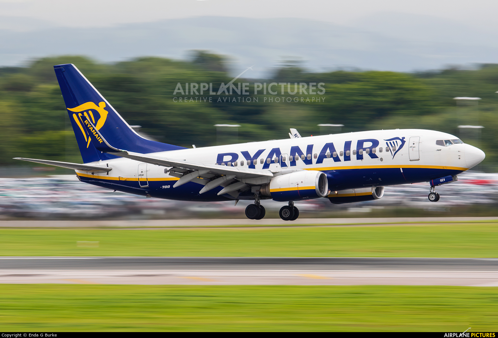 Ryanair EI-SEV aircraft at Manchester
