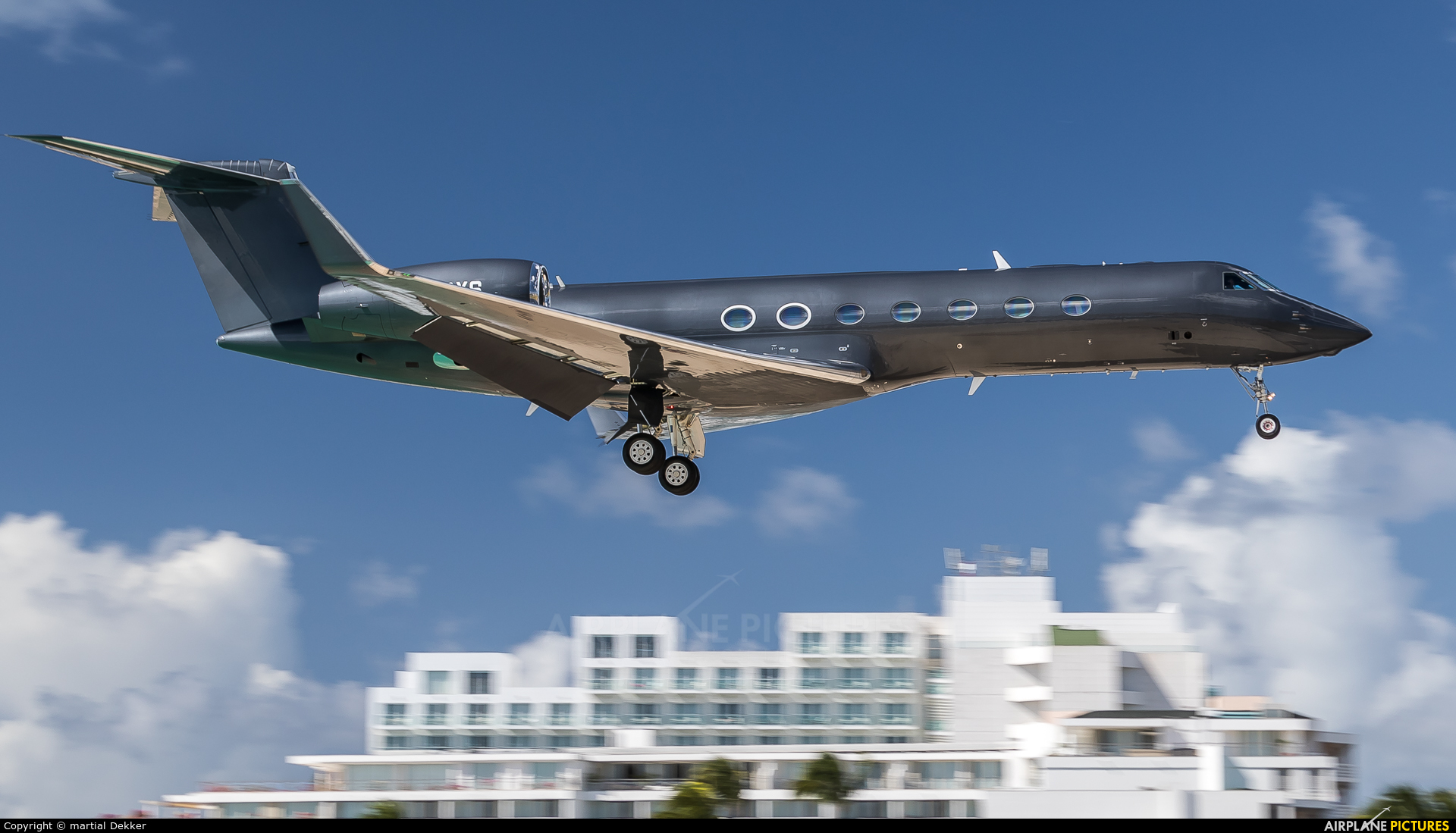 Private N100XS aircraft at Sint Maarten - Princess Juliana Intl