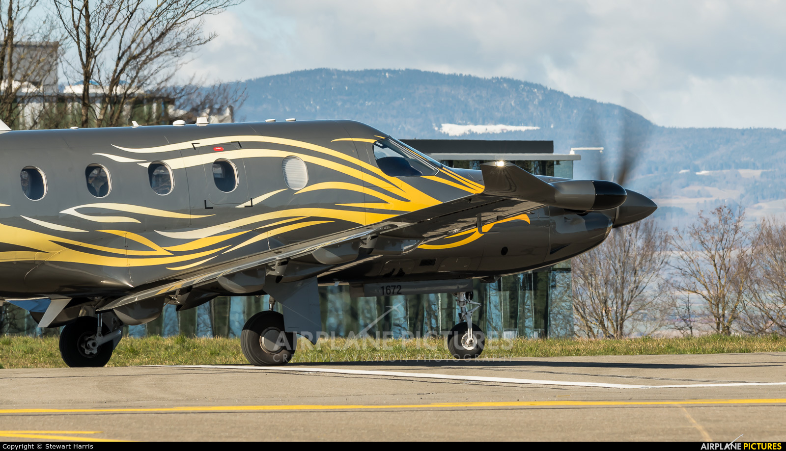 Private OH-DEN aircraft at Lausanne - La Blécherette