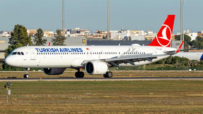 TC-LSU - Turkish Airlines Airbus A321 NEO