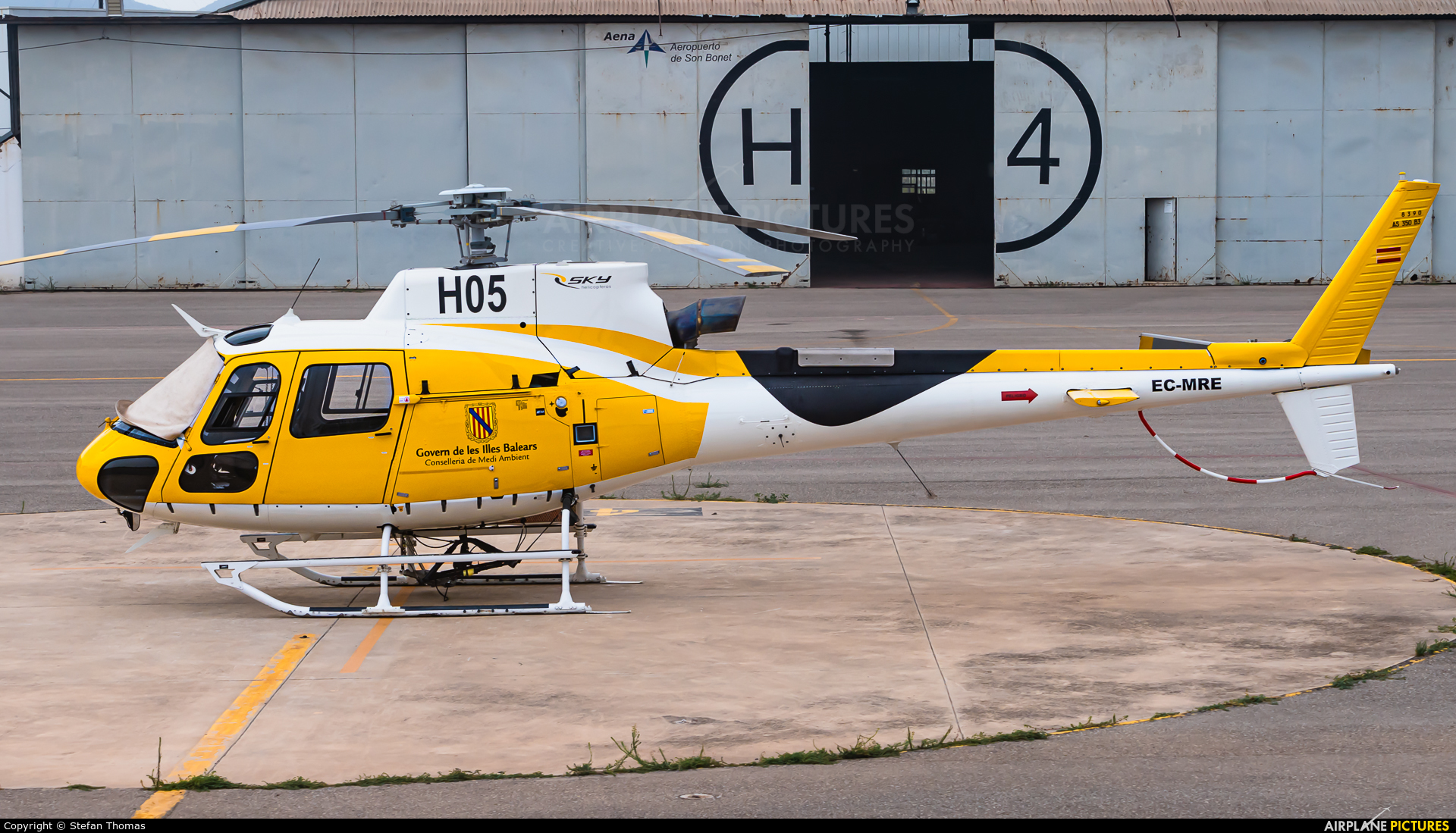 Sky Helicopteros EC-MRE aircraft at Son Bonet