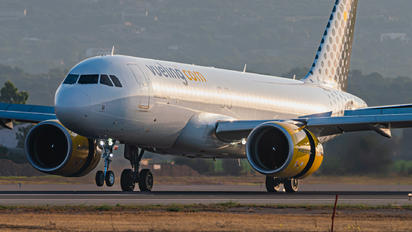 EC-NAV - Vueling Airlines Airbus A320 NEO