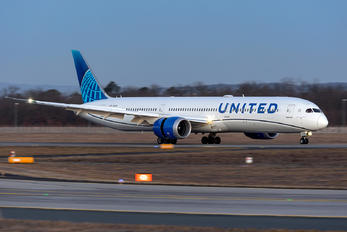 N12010 - United Airlines Boeing 787-10 Dreamliner
