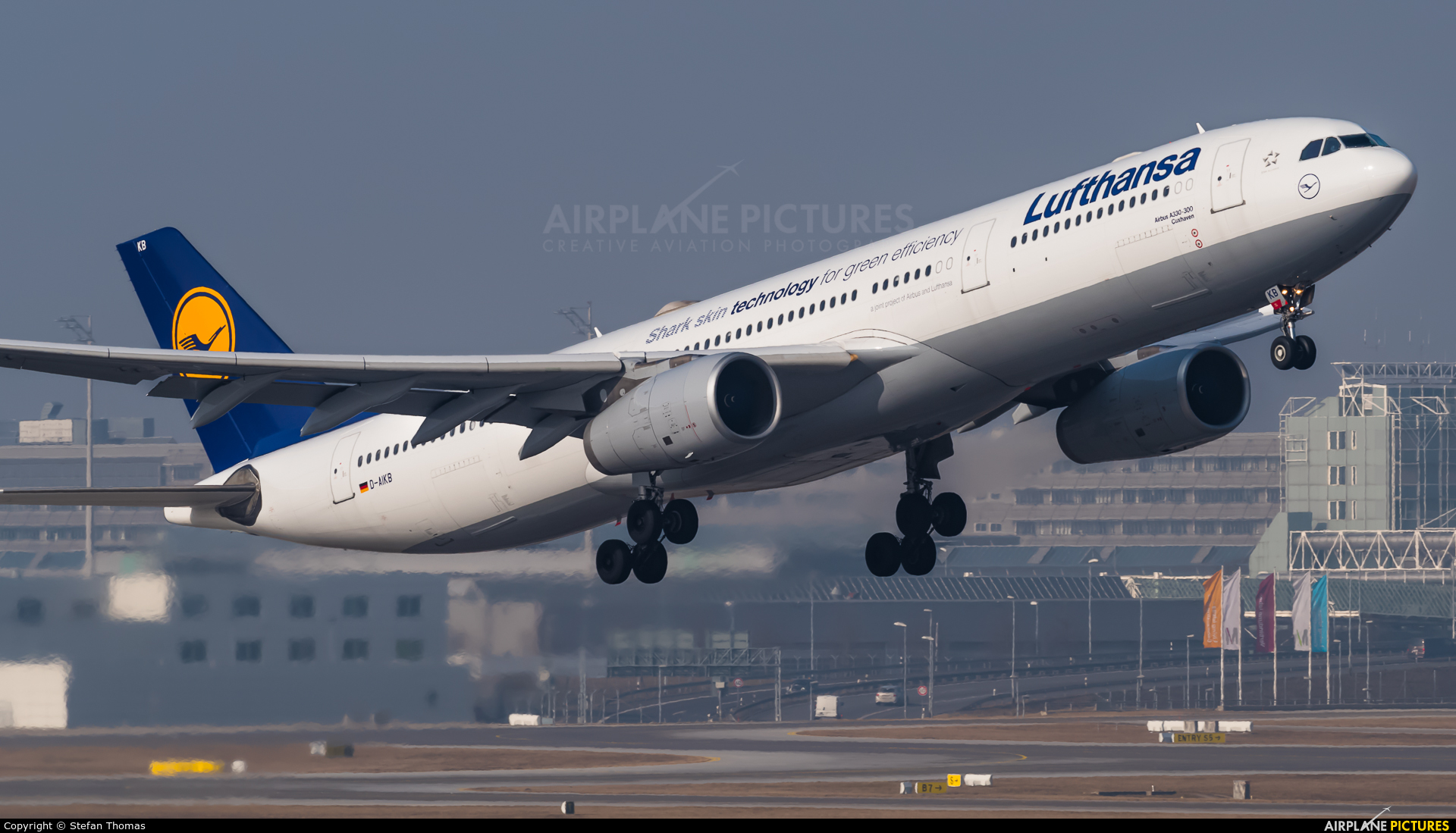 D Aikb Lufthansa Airbus A330 300 At Munich Photo Id 1444693