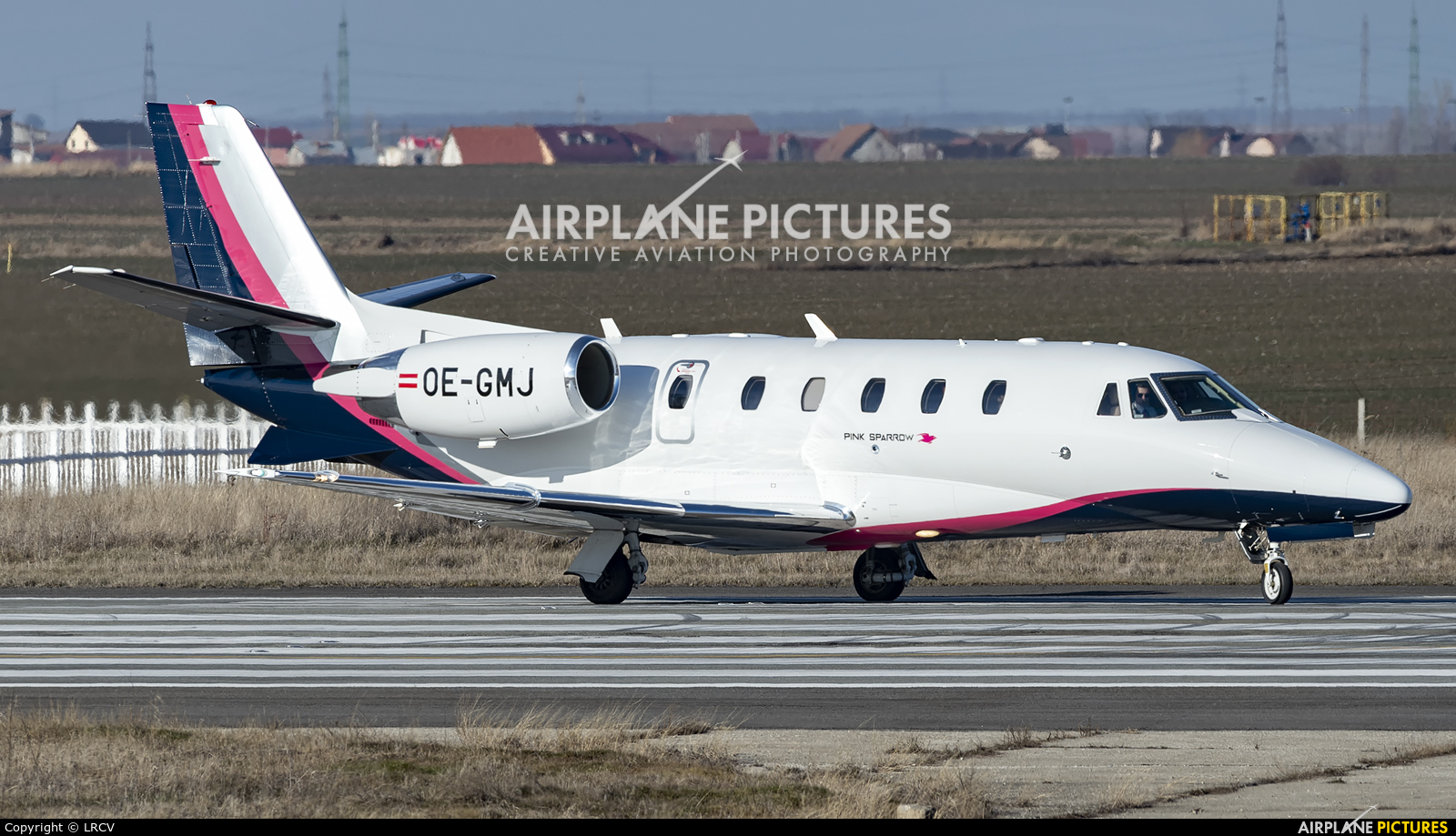 Pink Sparrow OE-GMJ aircraft at Craiova