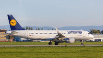 D-AIUW - Lufthansa Airbus A320 aircraft