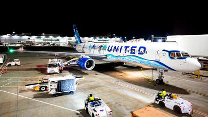 N14106 - United Airlines Boeing 757-200