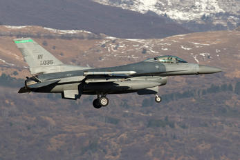89-2035 - USA - Air Force General Dynamics F-16CG Night Falcon