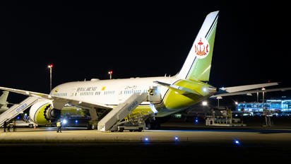 V8-OAS - Brunei Government Boeing 787-8 Dreamliner