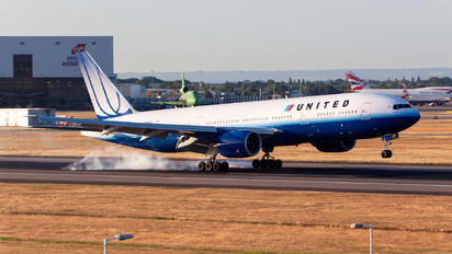 N794UA - United Airlines Boeing 777-200ER