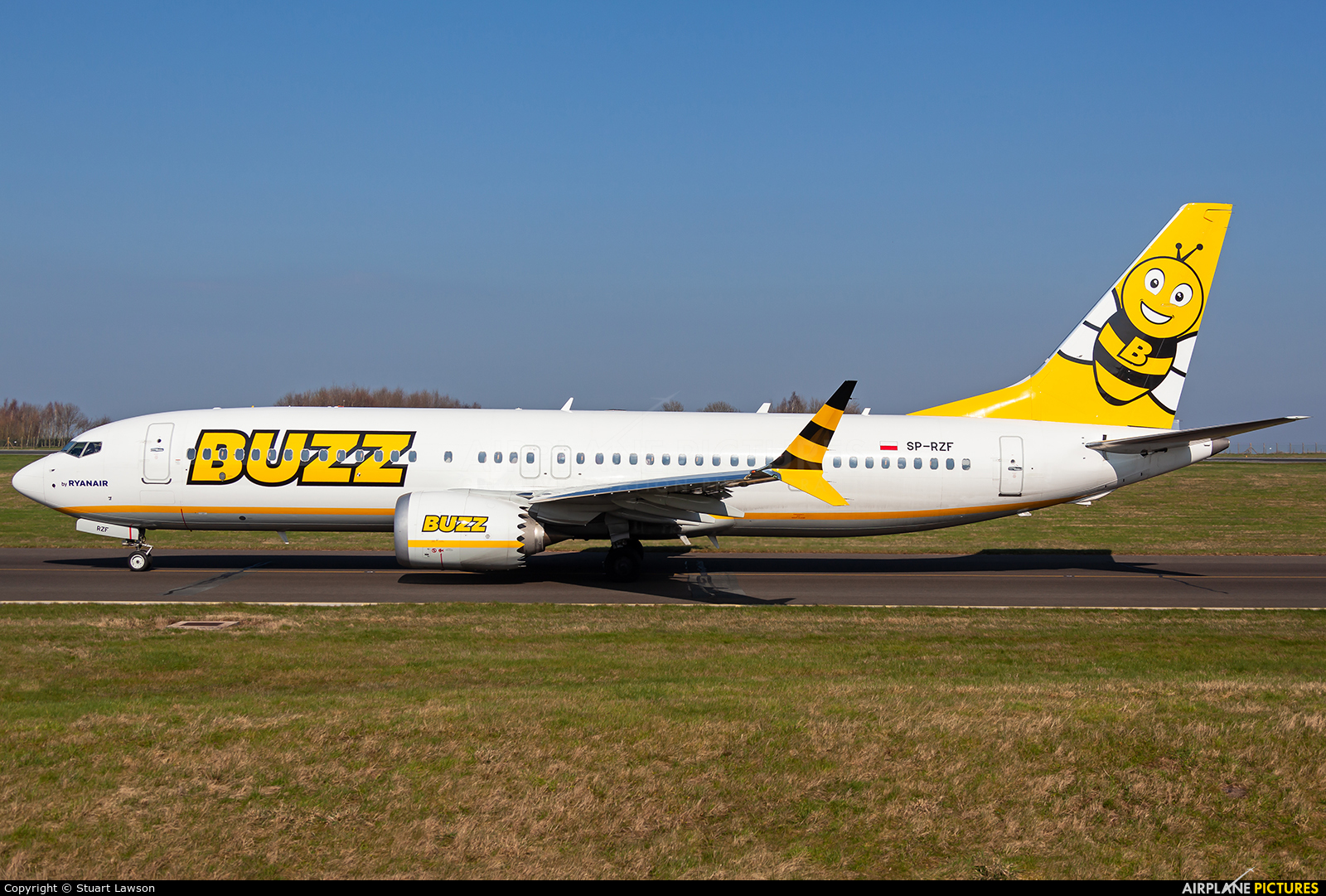 Buzz SP-RZF aircraft at East Midlands