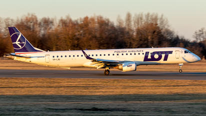SP-LNI - LOT - Polish Airlines Embraer ERJ-195 (190-200)