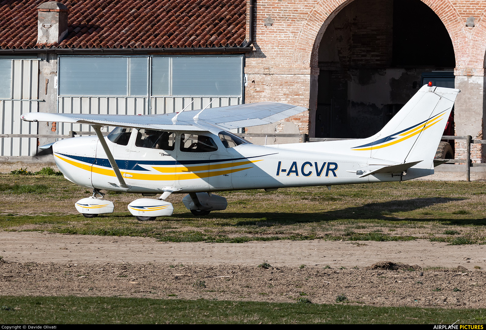 Private I-ACVR aircraft at Bagnoli di Sopra