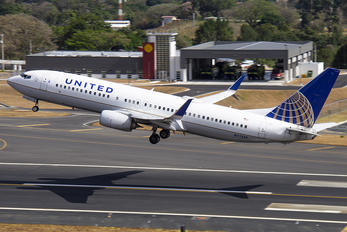 N77539 - United Airlines Boeing 737-800