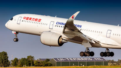 B-30CW - China Eastern Airlines Airbus A350-900